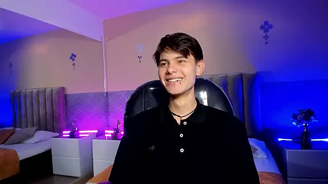 Chat +18 de Derek_Sinn ao vivo