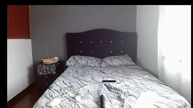 Emilia_1995 Live XXX-Chat