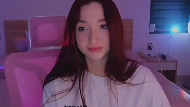 YasmineWest Adlı Modelin Canlı XXX Sohbeti