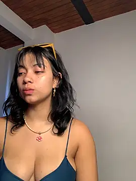 Chat +18 de NefertitiXO ao vivo