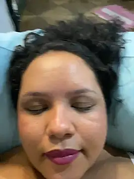 Bigostosa Adlı Modelin Canlı XXX Sohbeti