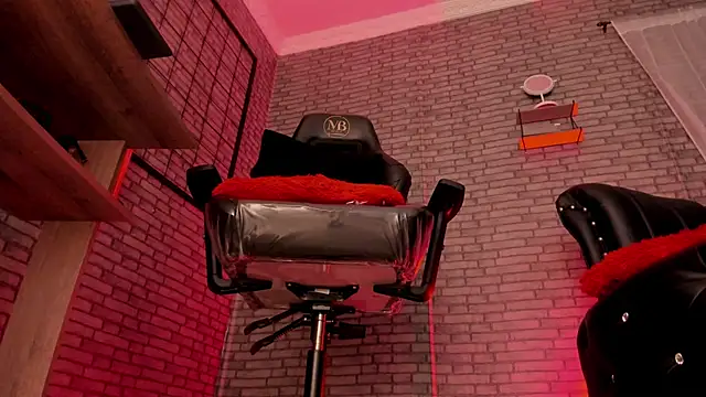 roxxy_white's Live Chat Room