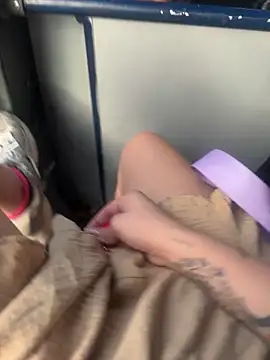 Show modela RojitasTeaseX_ na web-kameri