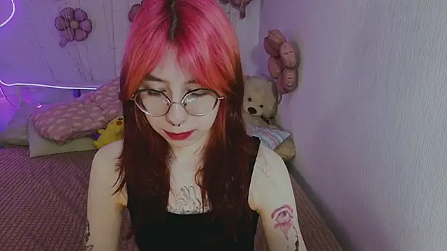 Alice_Nyx: διαδικτυακό σόου στην κάμερα