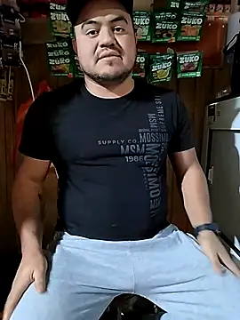 TheBriiaand30: διαδικτυακό σόου στην κάμερα