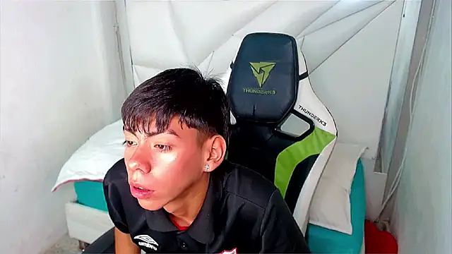 Liarr_ webkamerás műsora