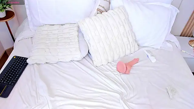 CarolineLaurent live XXX chat