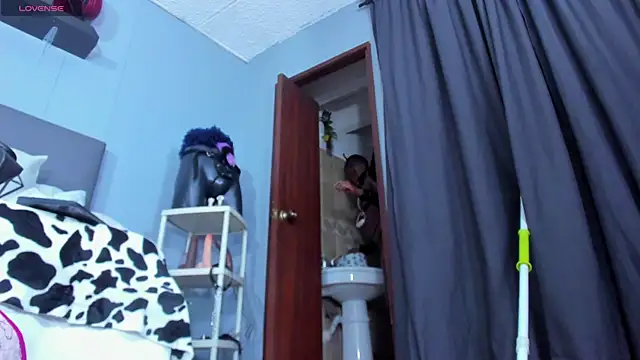 Coco_Kiss' Live Sex Cam Show