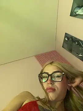 Chatroom XXX en direct de PrettyAshley_