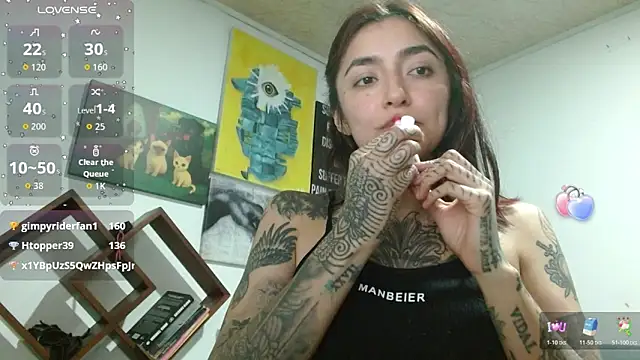 ZoeBakers_ élő XXX-chatje