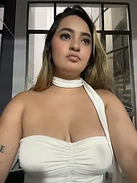 Antonella_Julieta: διαδικτυακό σόου στην κάμερα