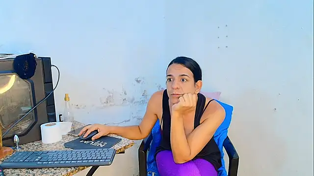 Oh_Tique Show in webcam