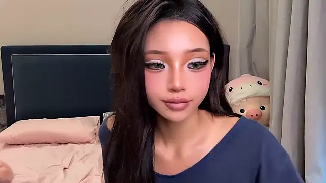 Show modela _Gwyneth_ na web-kameri