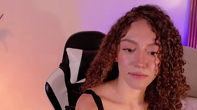 ChloeMoreti's Live XXX Chat