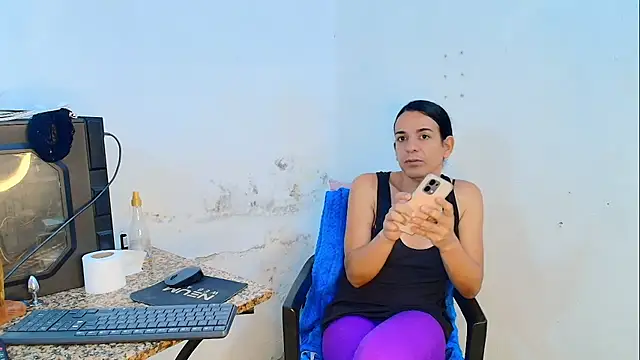 Pertunjukan Kamera Web Oh_Tique