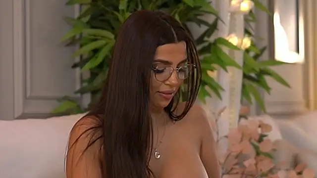 NicoleCellini Live XXX-chat