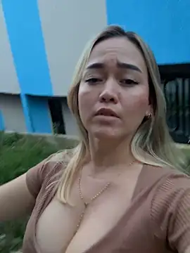 Danielavegax: διαδικτυακό σόου στην κάμερα