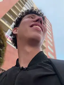 yoursexyjose Show in webcam