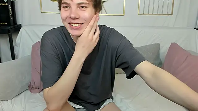 andyyzzz Show in webcam