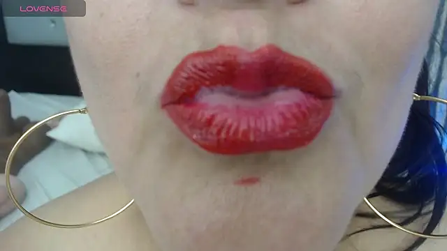 Sharlot_curvy: онлайн-секс-чат