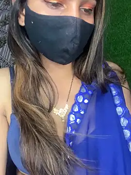 CUTI-NAINA Adlı Modelin Canlı XXX Sohbeti