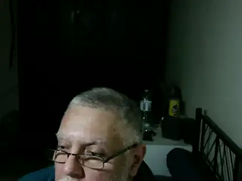 100Tauros: διαδικτυακό σόου στην κάμερα