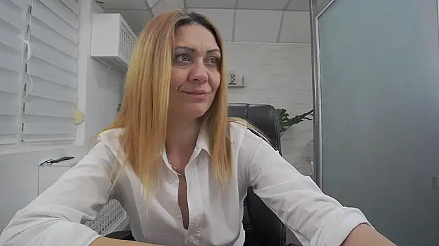 EllaMilf_ Chat XXX in diretta