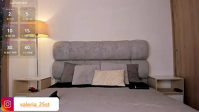 valeriia25_ Show in webcam