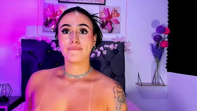 SagiraBelle Adlı Modelin Canlı XXX Sohbeti