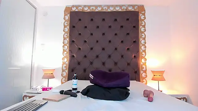 AlinaMilf Adlı Modelin Canlı XXX Sohbeti