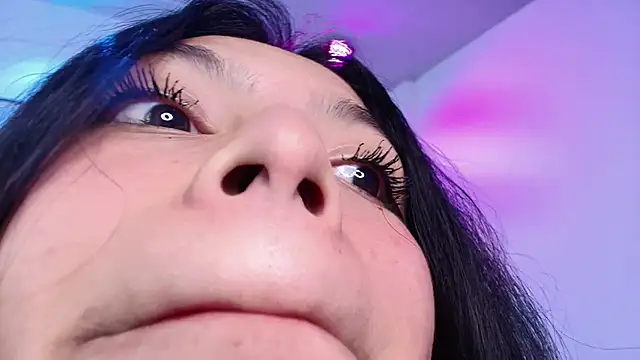 Maddie_T18 Adlı Modelin Canlı XXX Sohbeti