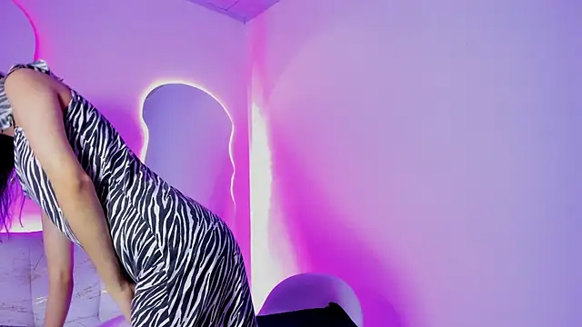 AdharaHamilton_ Adlı Modelin Canlı XXX Sohbeti