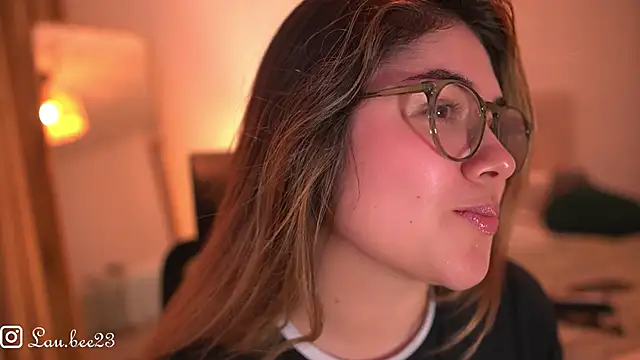 Chat +18 de Lau_Bee ao vivo