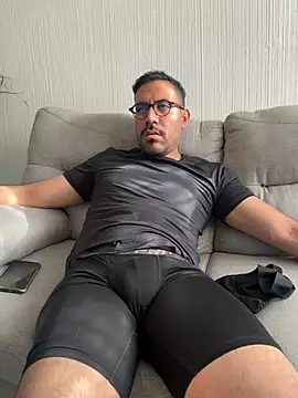 AdrianGarcia89: онлайн-секс-чат