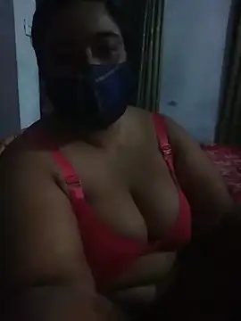 momo_loves' Live XXX Chat