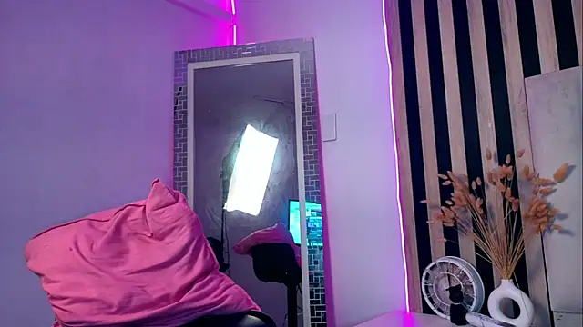 Вебкам-шоу LeoTease