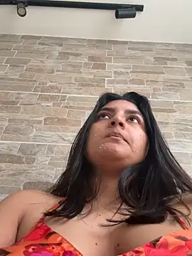 cloe_small Adlı Modelin Canlı XXX Sohbeti