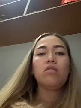 Danielavegax: διαδικτυακό σόου στην κάμερα