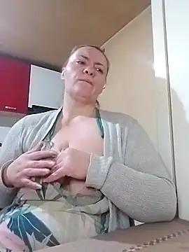 HotStepmommy4's Live XXX Chat