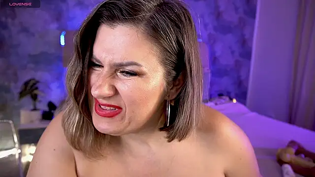 XXX chat uživo modela KiraRoxx