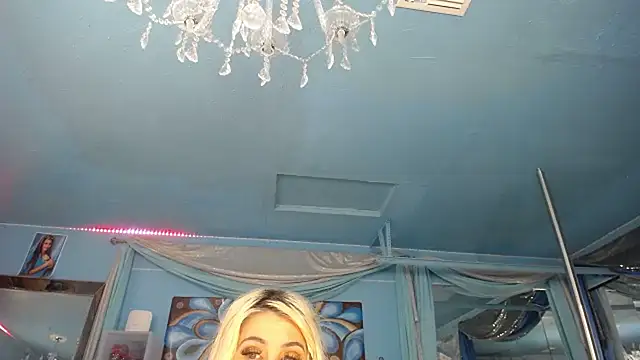 ADRIANNA_FOXのライブXXXチャット