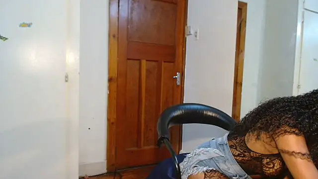 Moreish-06 Adlı Modelin Canlı XXX Sohbeti