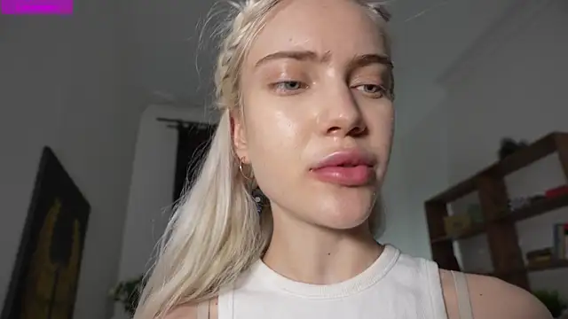 แชท XXX สดของ KristalCrowner