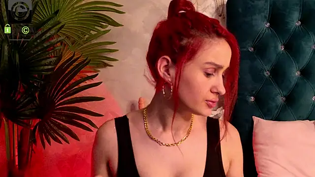 IrisMiley Adlı Modelin Canlı XXX Sohbeti