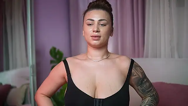 AmeliaBarbie: вебкам-шоу