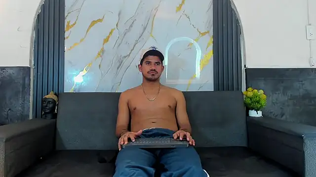 Latins_on_fire Show Webcam