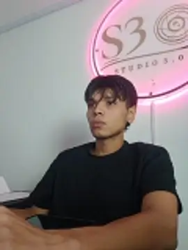 Alejandroo_Montenegro Show in webcam