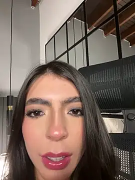 Chat +18 de Ninaa_Rosee ao vivo