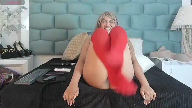 MiaMancini: онлайн-секс-чат