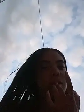 NAUGHTY_LITTLE_18 在線直播表演